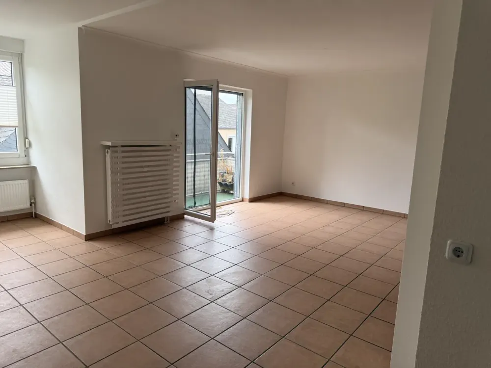 Frisch renovierte 2-Zimmer-Wohnung mit Balkon und PKW-Stellplatz im Zentrum von Herkenrath