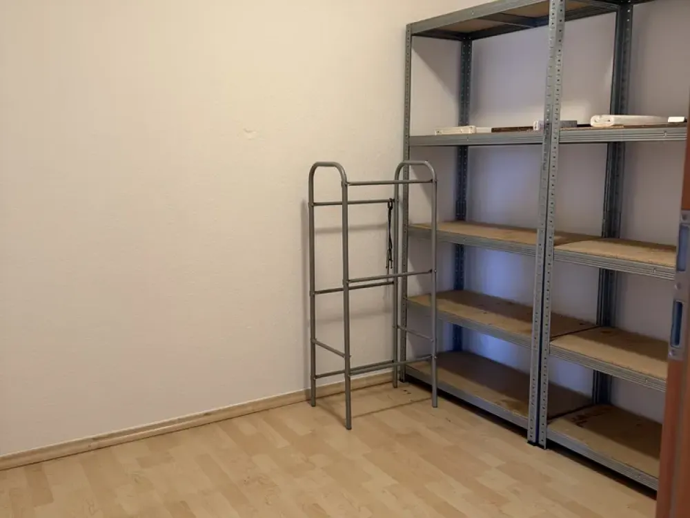 Frisch renovierte 2-Zimmer-Wohnung mit Balkon und PKW-Stellplatz im Zentrum von Herkenrath