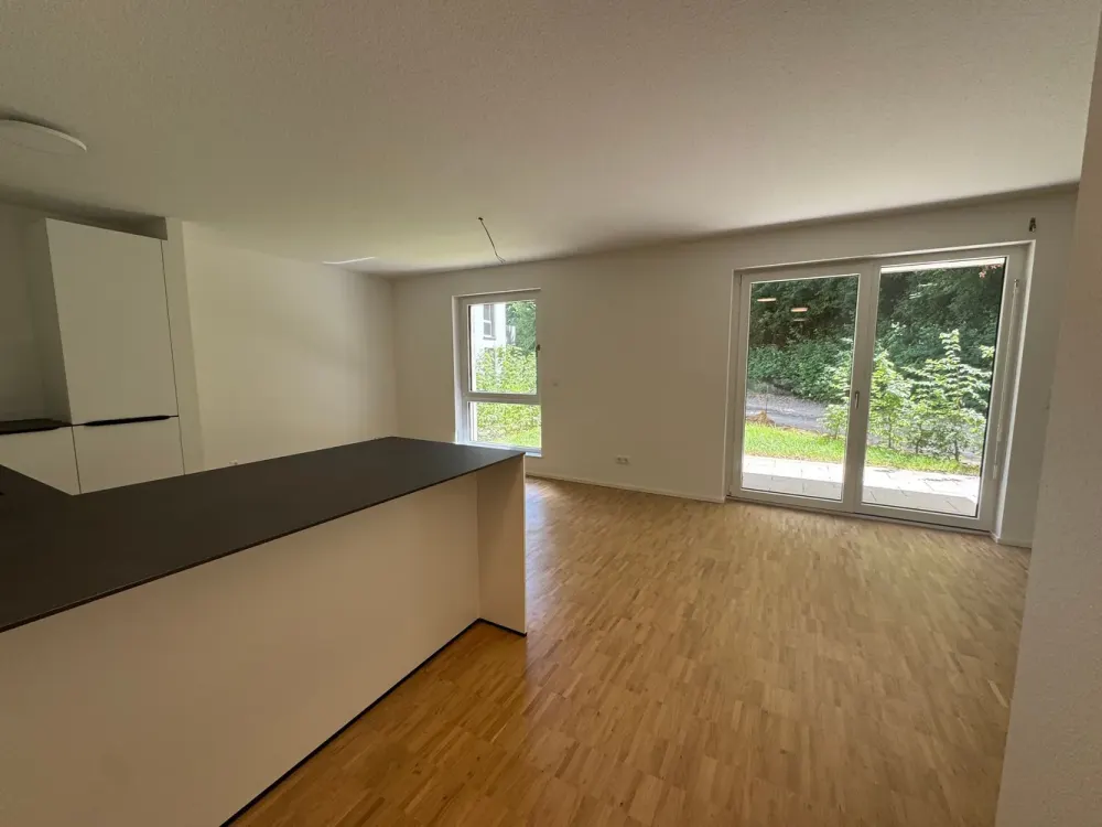 Modern 3-Room Apartment with Terrace and Garden