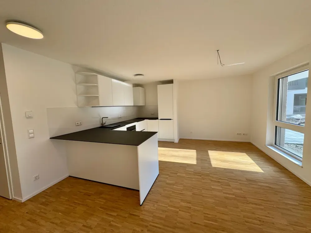 Modern 3-Room Apartment with Terrace and Garden