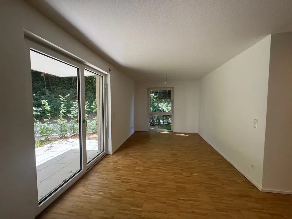 Modern 3-Room Apartment with Terrace and Garden