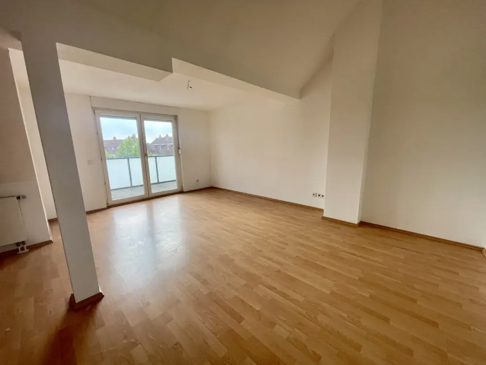 4-Zimmer-Wohnung mit Balkon