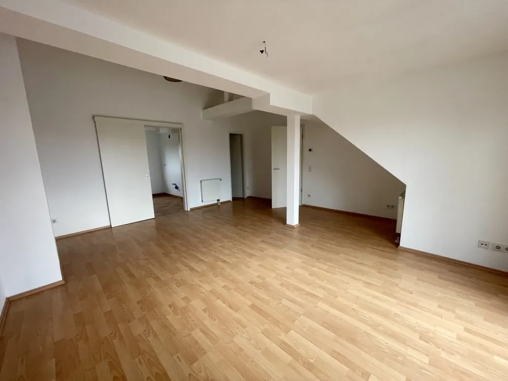 4-Zimmer-Wohnung mit Balkon