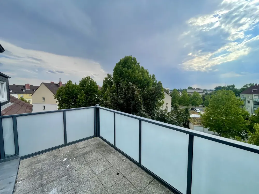 4-Zimmer-Wohnung mit Balkon
