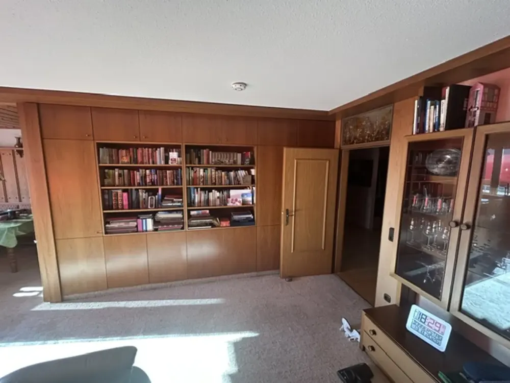 Großzügige 4,5-Zimmer-Wohnung im 19. OG mit Fernblick, Westloggia, EBK & TG