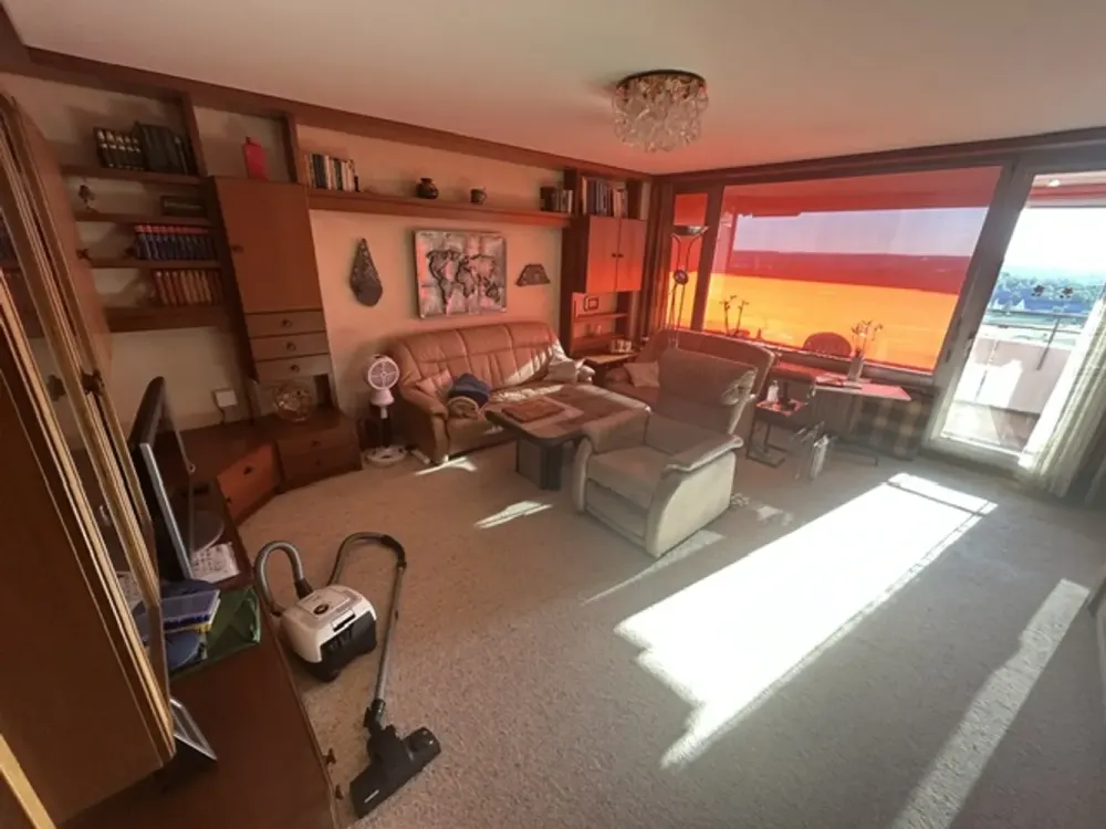 Großzügige 4,5-Zimmer-Wohnung im 19. OG mit Fernblick, Westloggia, EBK & TG