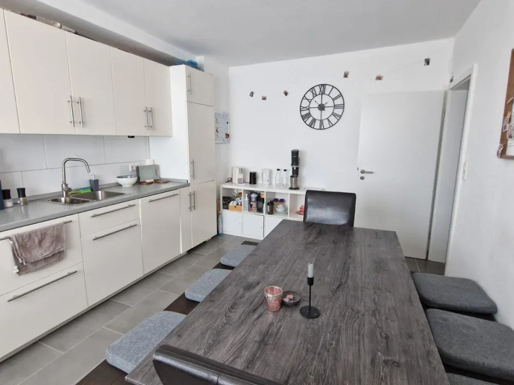 Schöne 3er WG Wohnung 86m² mit Einbauküche in der Leibnizstraße
