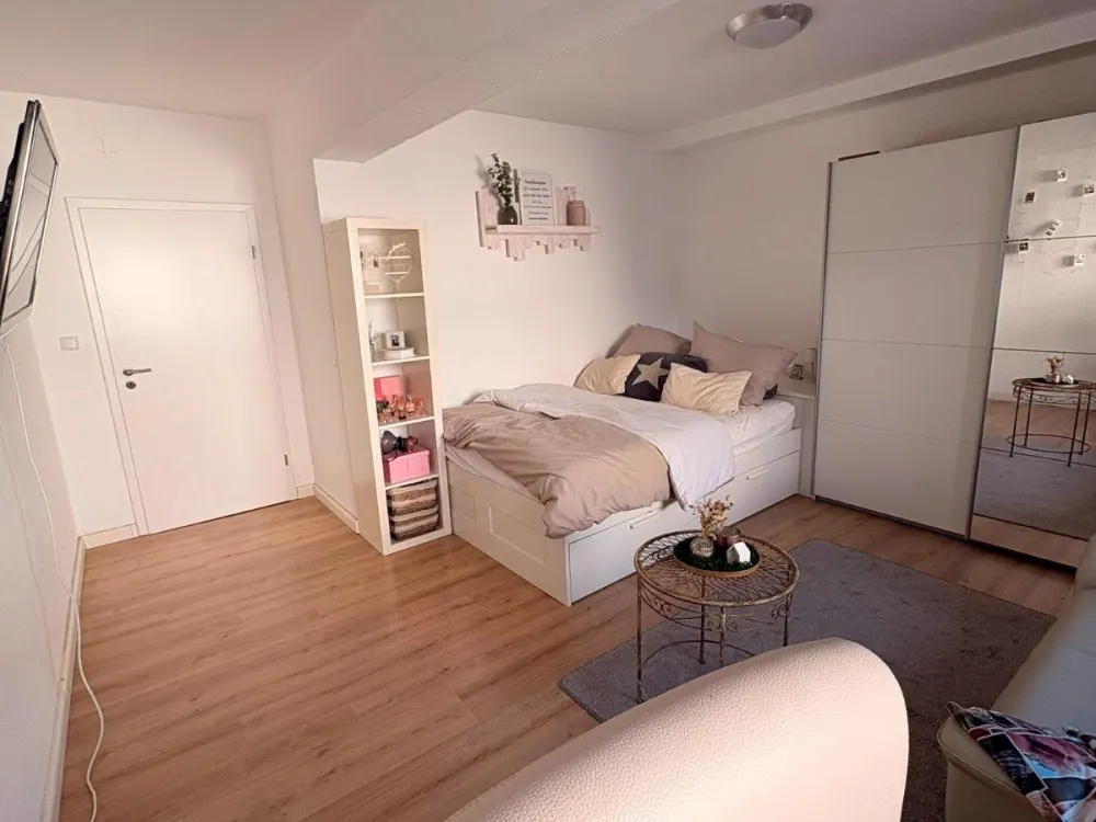 Schöne 3er WG Wohnung 86m² mit Einbauküche in der Leibnizstraße