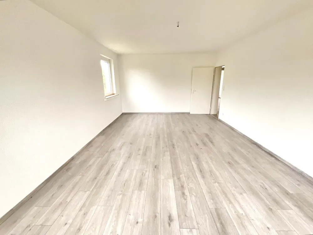 Große 3 Zimmerwohnung mit Balkon