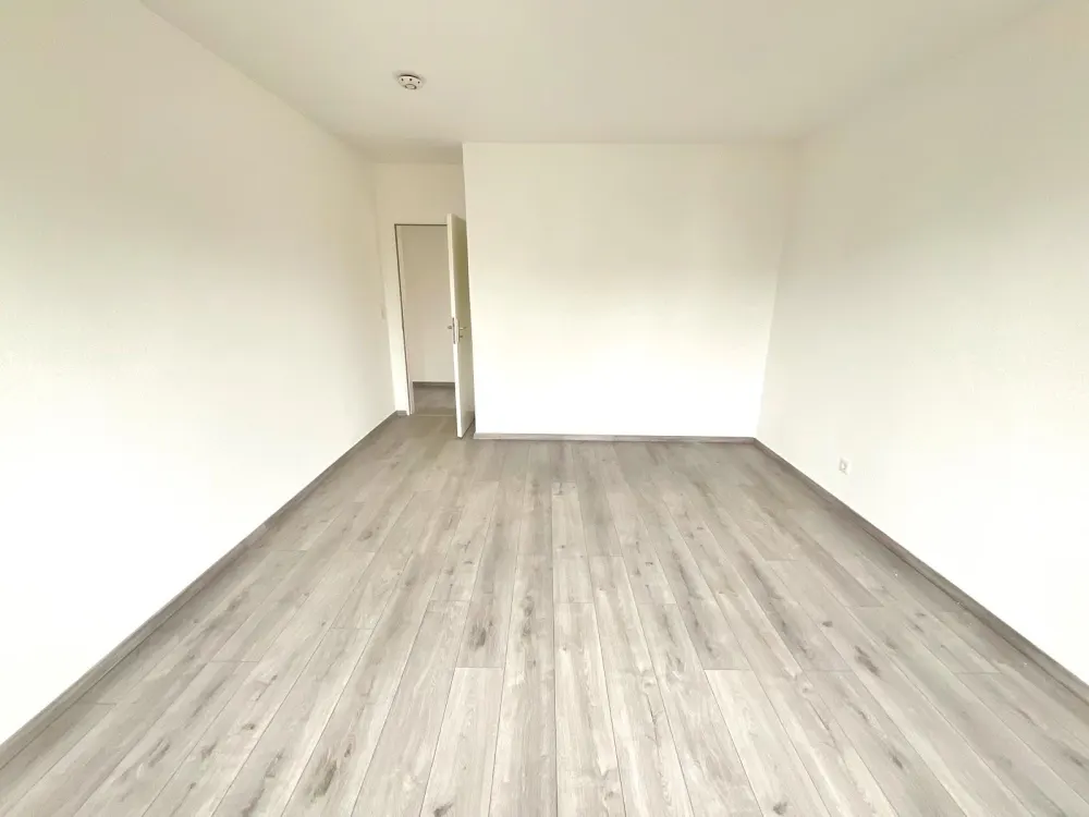 Große 3 Zimmerwohnung mit Balkon