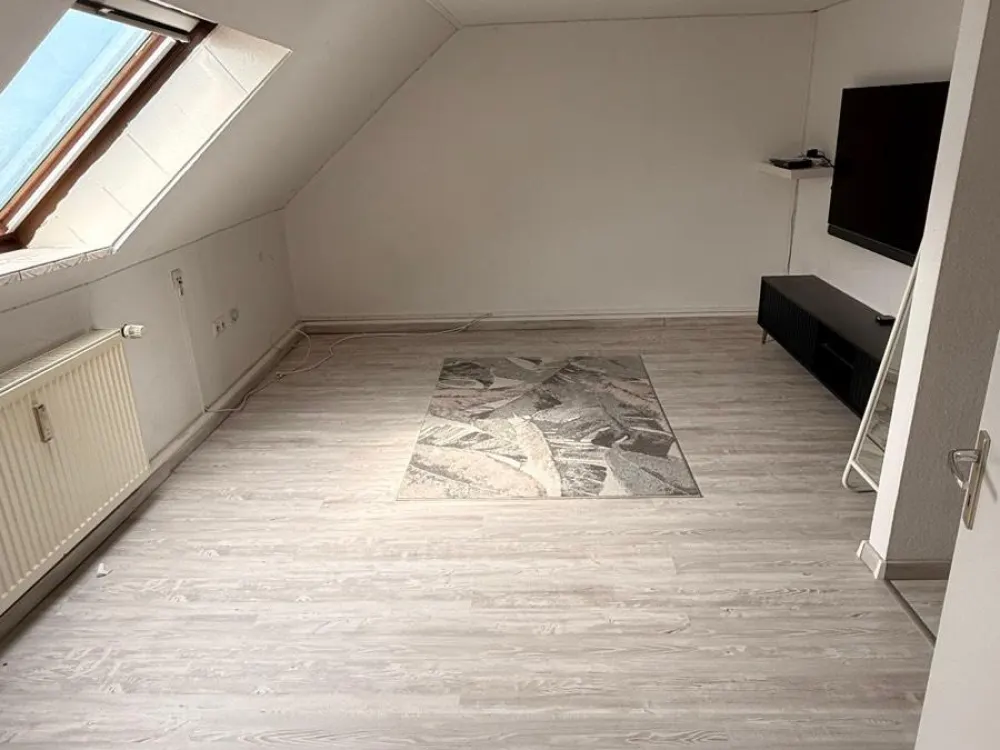 Schöne 50qm Dachgeschosswohnung, ideal für Studenten