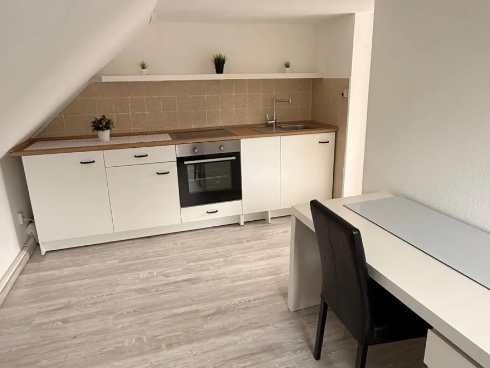 Schöne 50qm Dachgeschosswohnung, ideal für Studenten