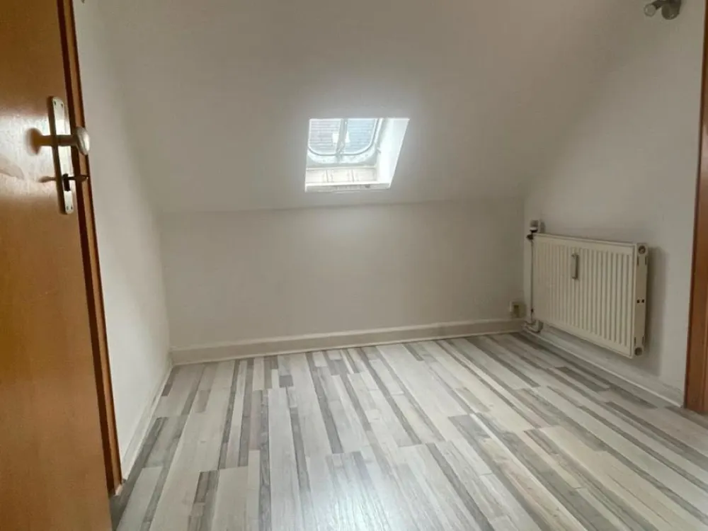 Schöne 50qm Dachgeschosswohnung, ideal für Studenten
