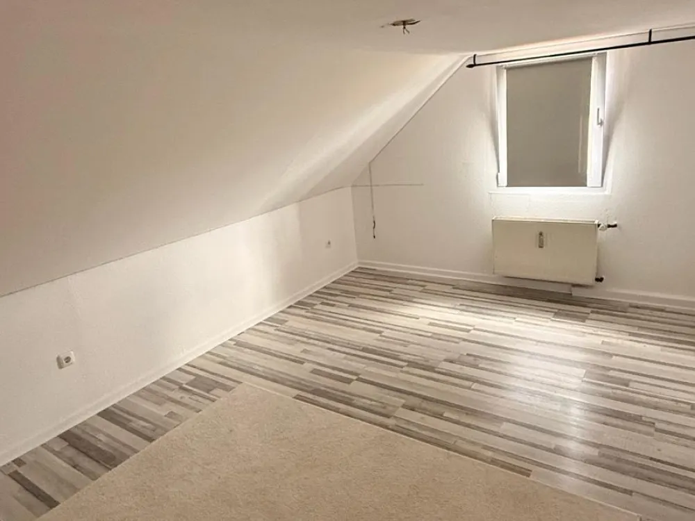 Schöne 50qm Dachgeschosswohnung, ideal für Studenten