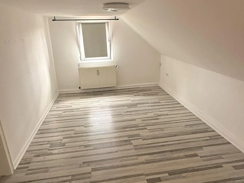Schöne 50qm Dachgeschosswohnung, ideal für Studenten