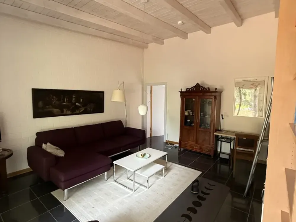 High-quality furnished 3-room apartment with terrace, garden and parking space in Kessin
