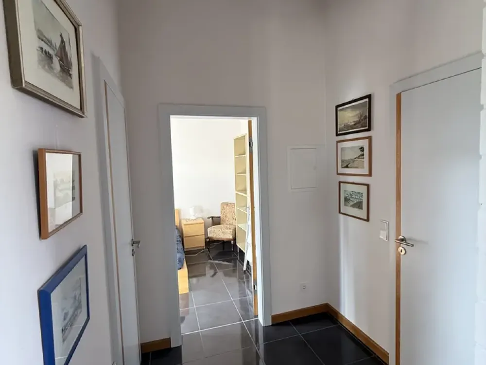 High-quality furnished 3-room apartment with terrace, garden and parking space in Kessin