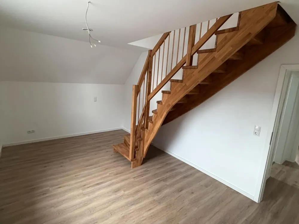 Erstbezug nach Sanierung: 4 Zimmer Wohnung