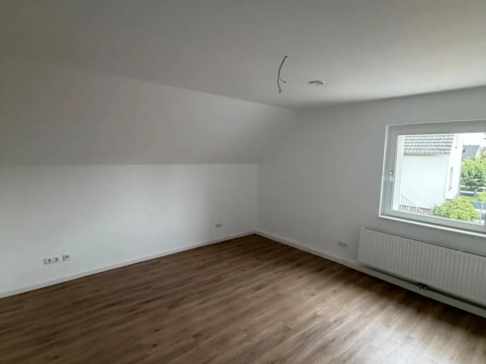 Erstbezug nach Sanierung: 4 Zimmer Wohnung
