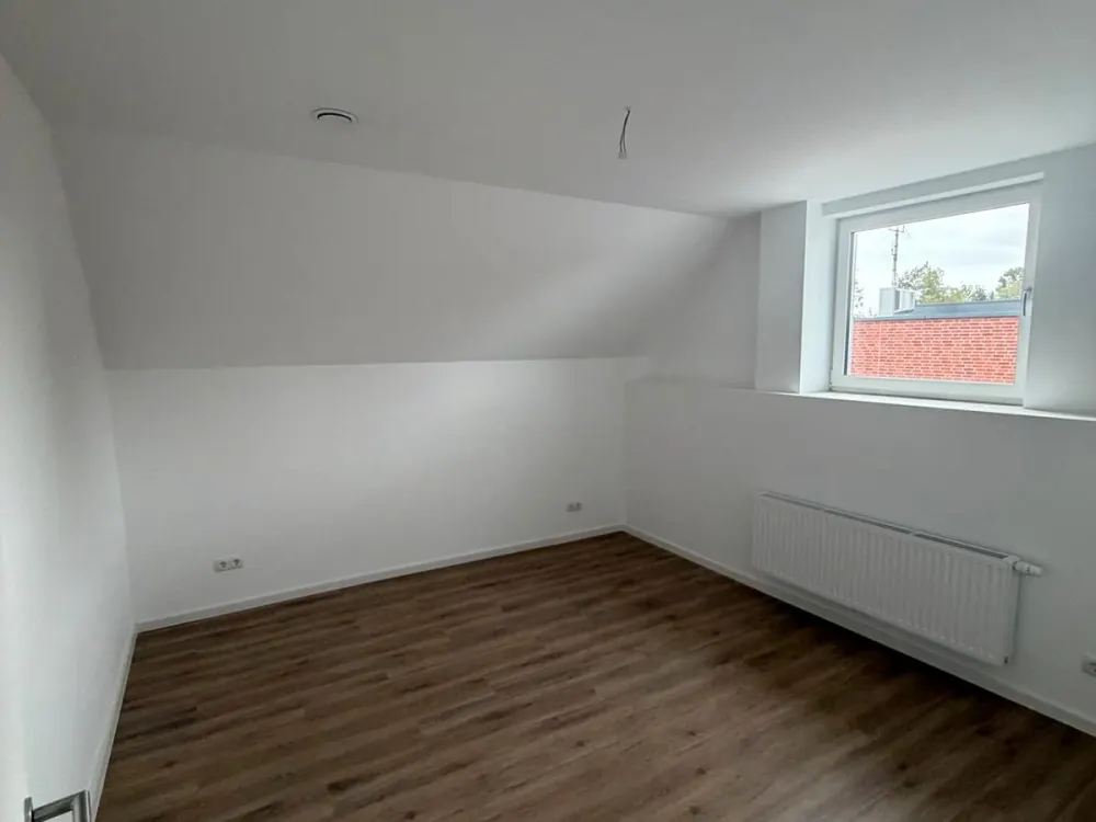 Erstbezug nach Sanierung: 4 Zimmer Wohnung