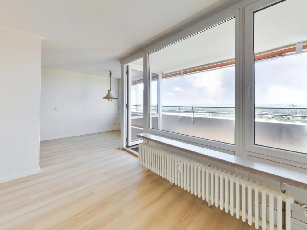Ihr Zuhause mit Aussicht: 3,5-Zimmerwohnung im 18. OG mit Loggia und großzügigem Lichteinfall