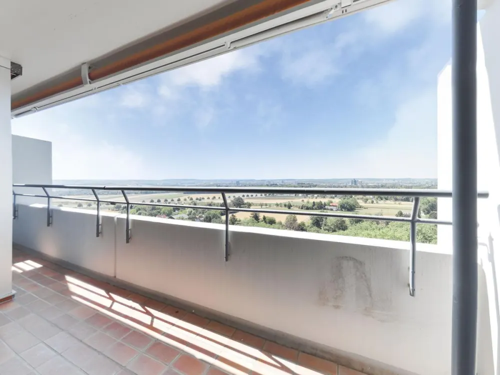 Ihr Zuhause mit Aussicht: 3,5-Zimmerwohnung im 18. OG mit Loggia und großzügigem Lichteinfall