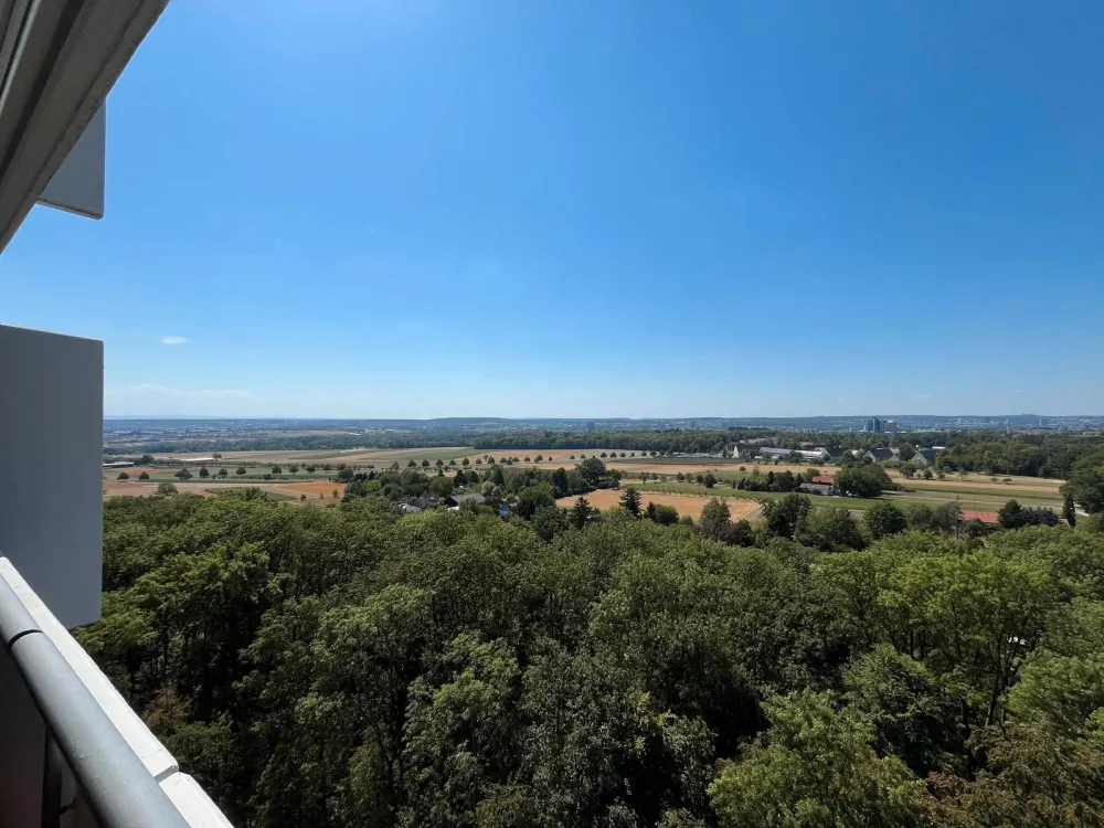 Ihr Zuhause mit Aussicht: 3,5-Zimmerwohnung im 18. OG mit Loggia und großzügigem Lichteinfall