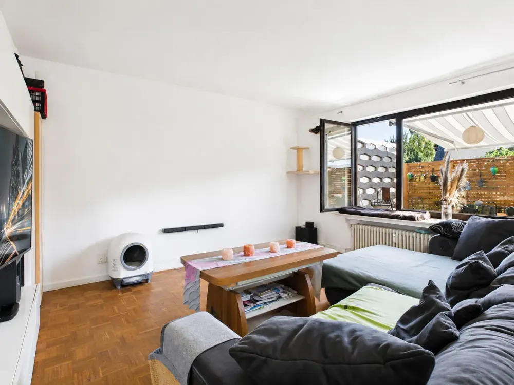 5-Zimmer-Wohnung mit Garten, Pool & 2 Garagen in Sebaldsbrück