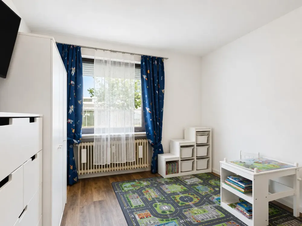 5-Zimmer-Wohnung mit Garten, Pool & 2 Garagen in Sebaldsbrück