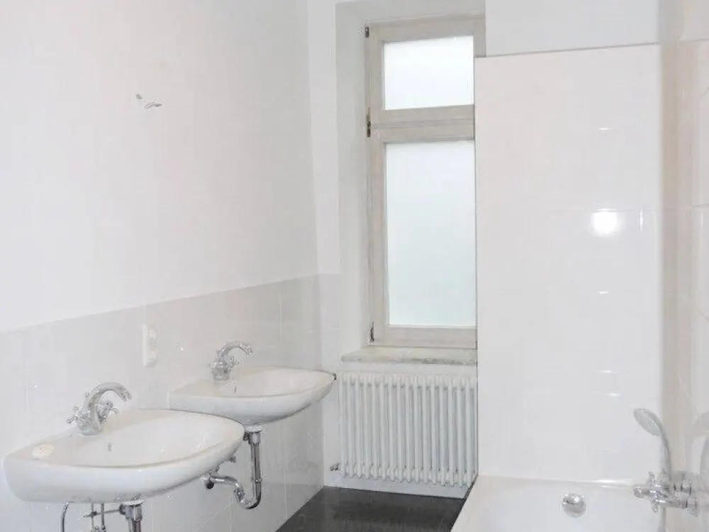 Gepflegte 4-Zimmer-Erdgeschoss-Wohnung mit Terrasse in Schwabing-West