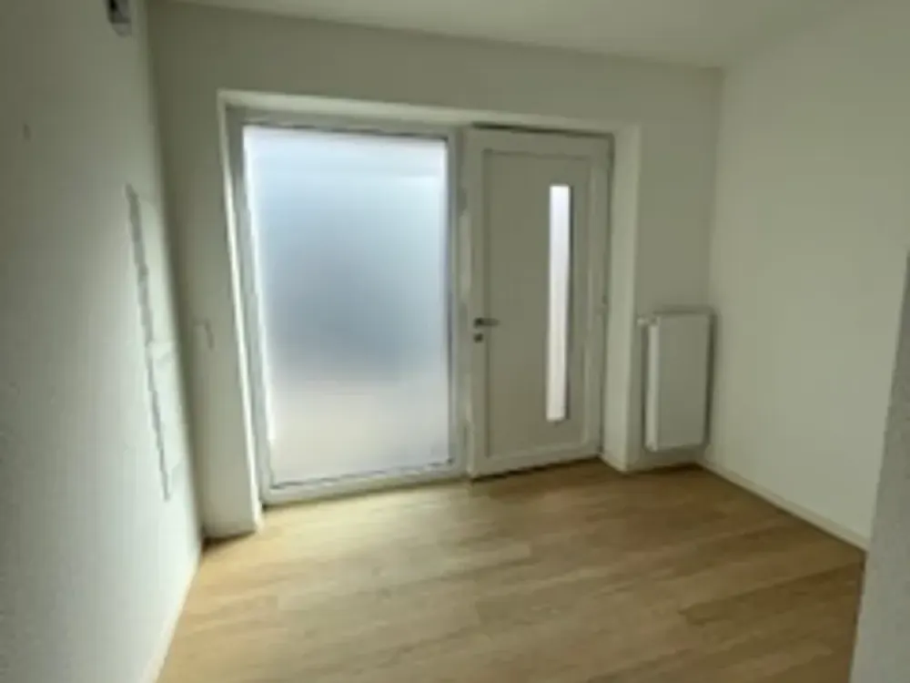 Attractive 2-Room Apartment in Garbsen, Direct Contact: 0511-2800677