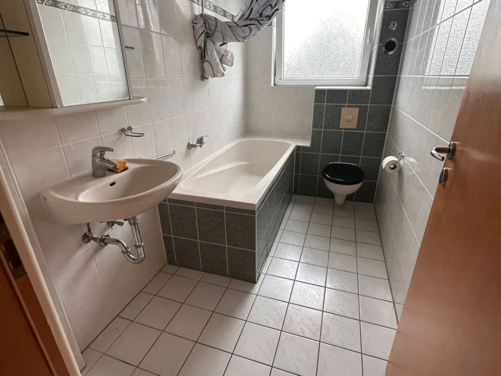Spacious 2-Room Apartment Including Fitted Kitchen and Balcony!