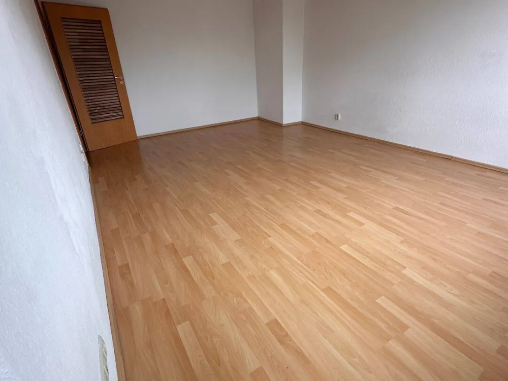 Spacious 2-Room Apartment Including Fitted Kitchen and Balcony!