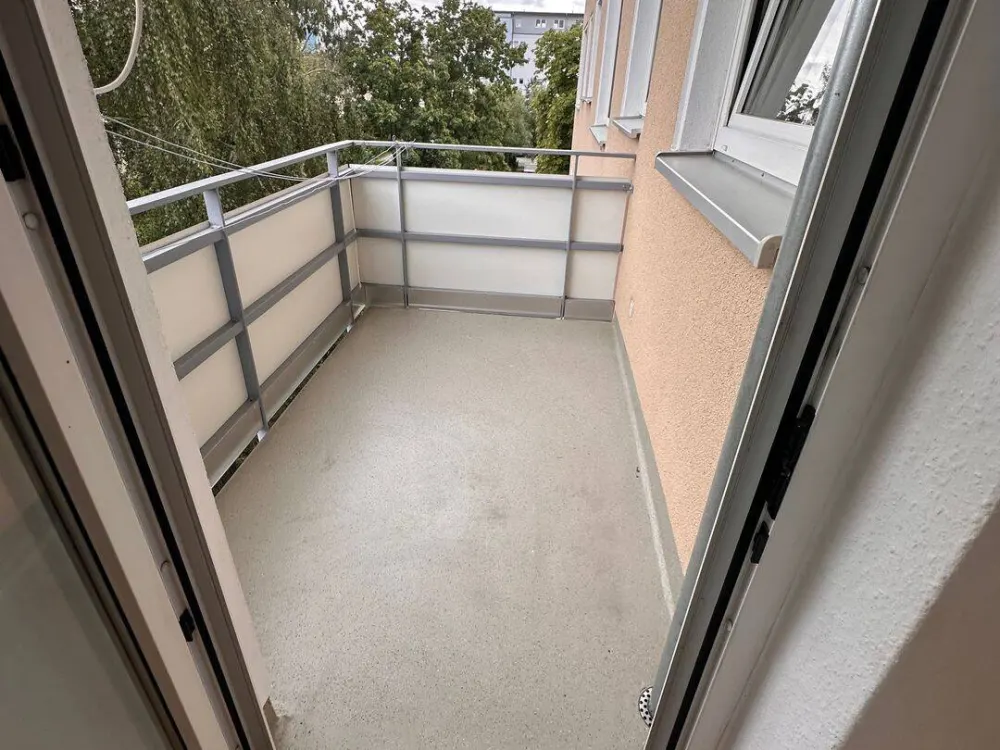 Spacious 2-Room Apartment Including Fitted Kitchen and Balcony!