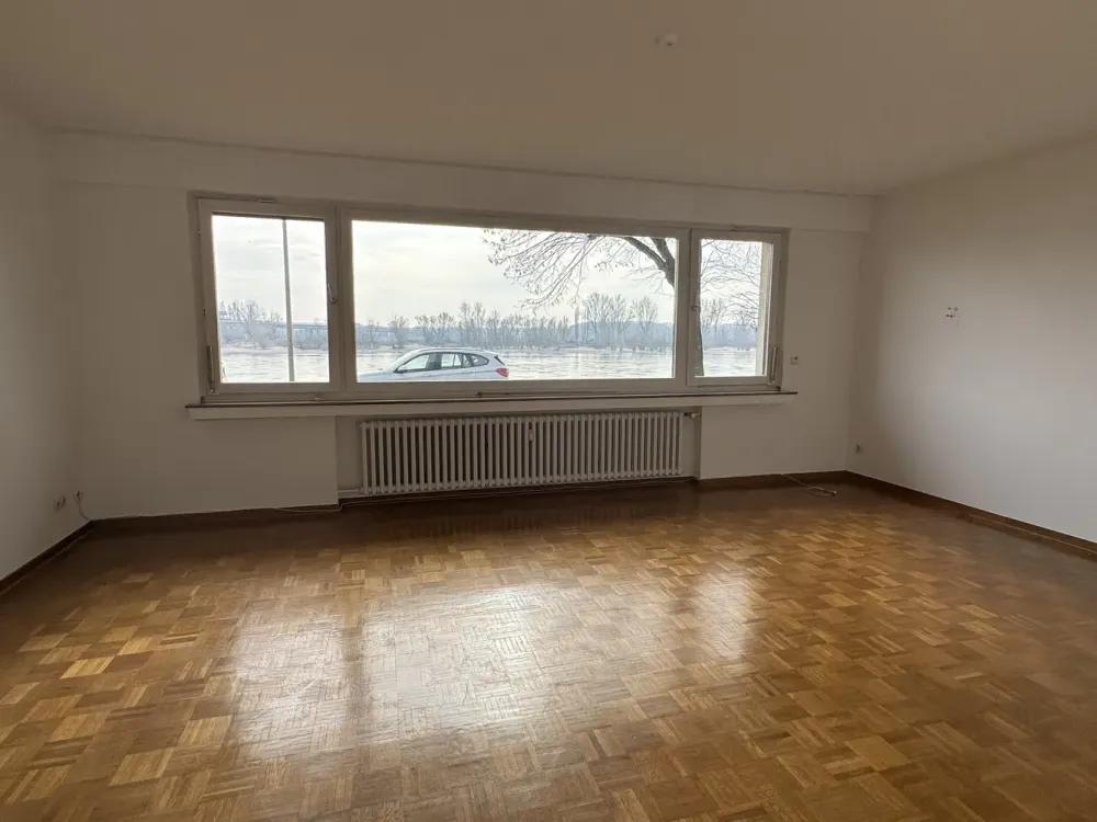 Flehe: 2 Zi EG-Wohnung am Deich mit Rheinblick und Balkon