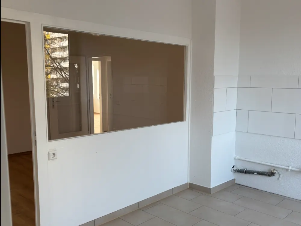 [LIS-10045] Newly Renovated 4-Room Apartment with Balcony