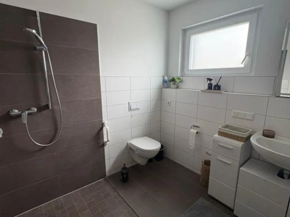Moderne 2-Zimmerwohnung mit Küche & Fußbodenheizung in zentraler Lage