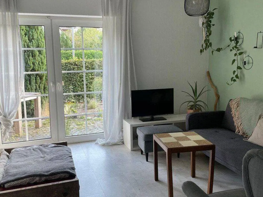 Helle 2-Zimmer-Wohnung mit Terrasse und Garten