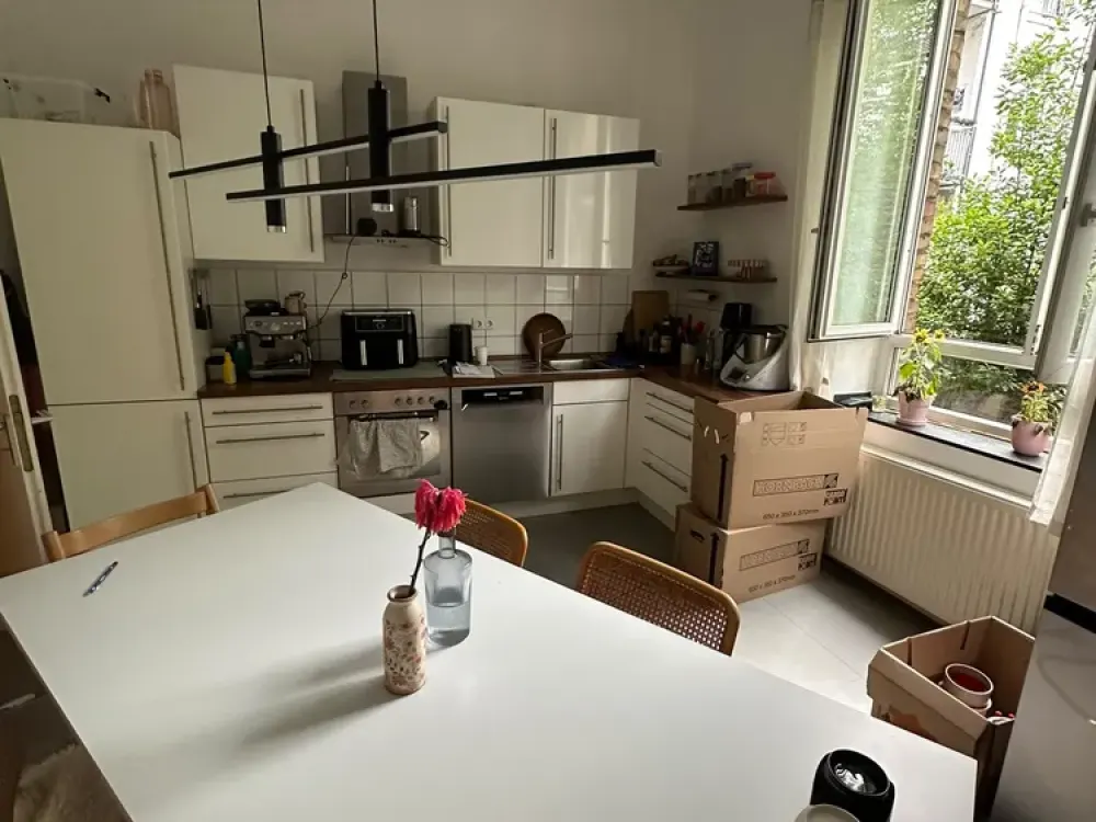 Charming 3-Room Ground Floor Apartment with Shared Garden Use in Düsseldorf 40477