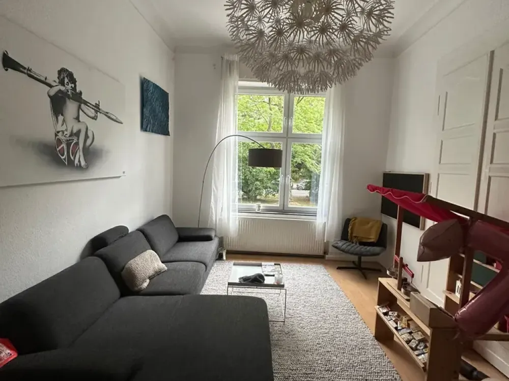 Charming 3-Room Ground Floor Apartment with Shared Garden Use in Düsseldorf 40477
