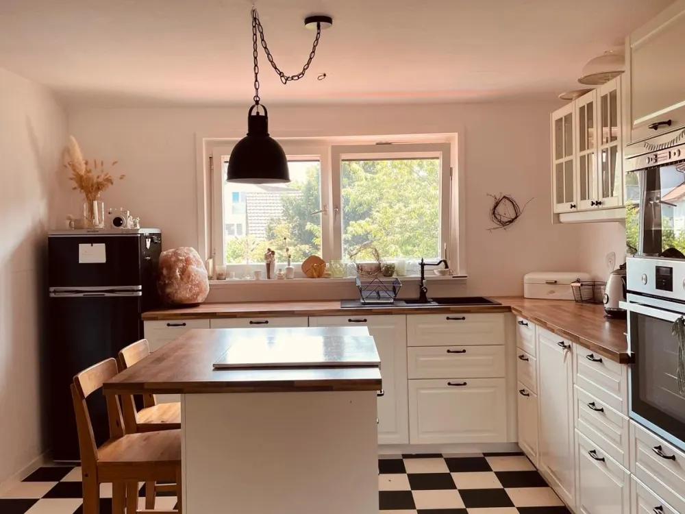 Charming 3-Room Apartment for Rent in Karlsbad-Spielberg