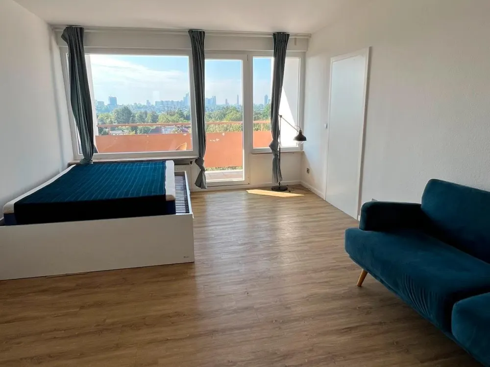 Möblierte 3-Zimmer-Wohnung mit Balkon & Aussicht | Nähe Riedberg