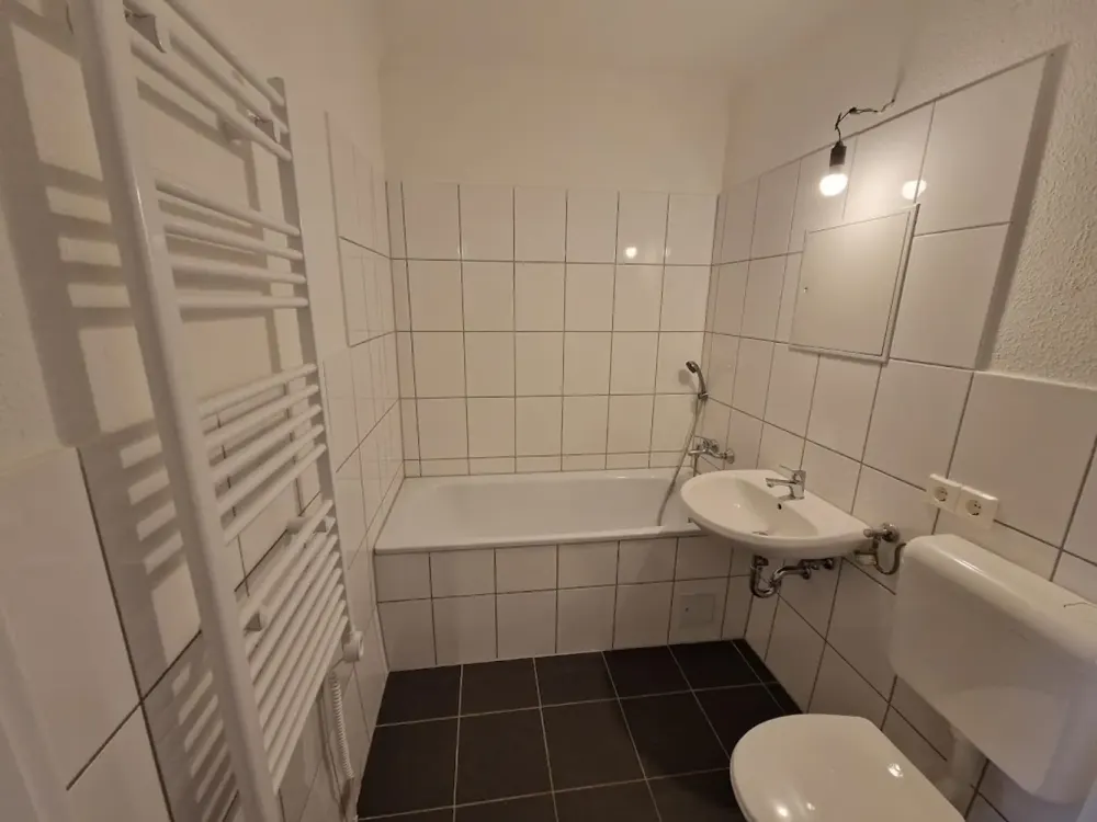 Große 3-Zimmer-Wohnung mit Balkon und Badewanne! ** AB SOFORT **!