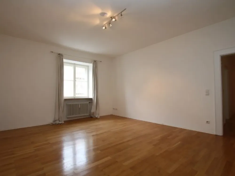 2,5-Zimmer Altbauwohnung in Schwabing