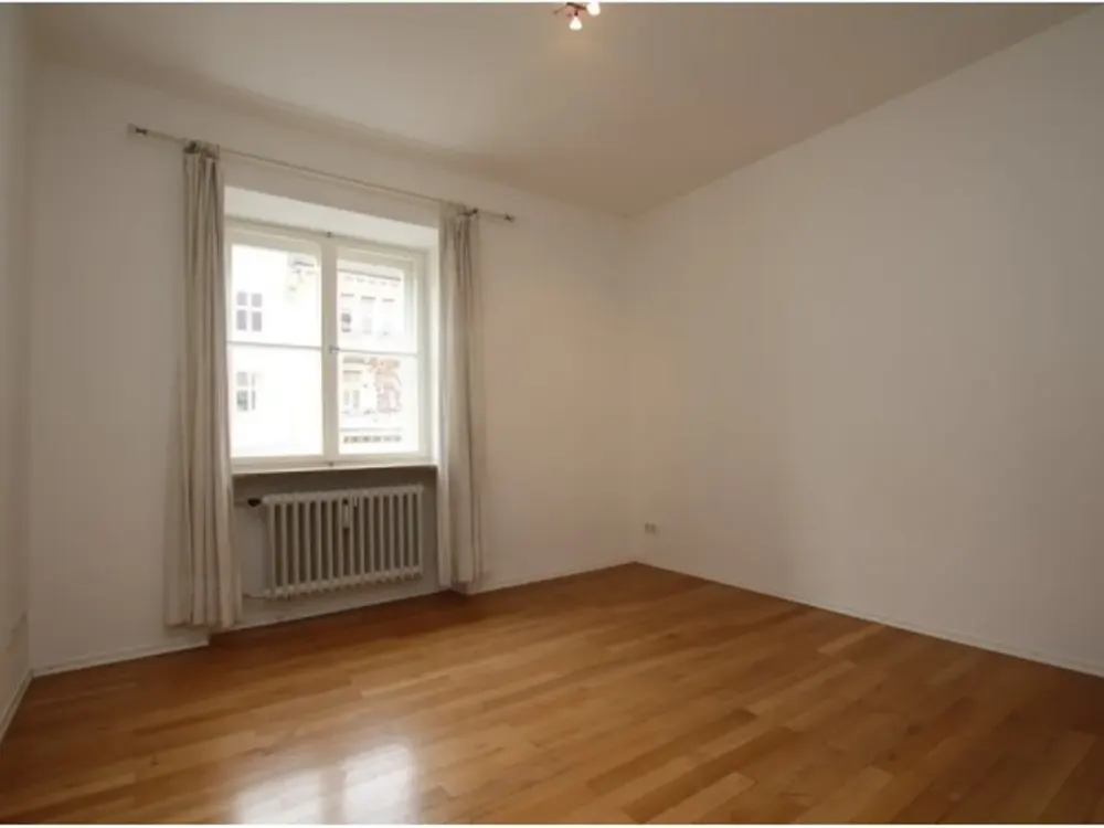 2,5-Zimmer Altbauwohnung in Schwabing