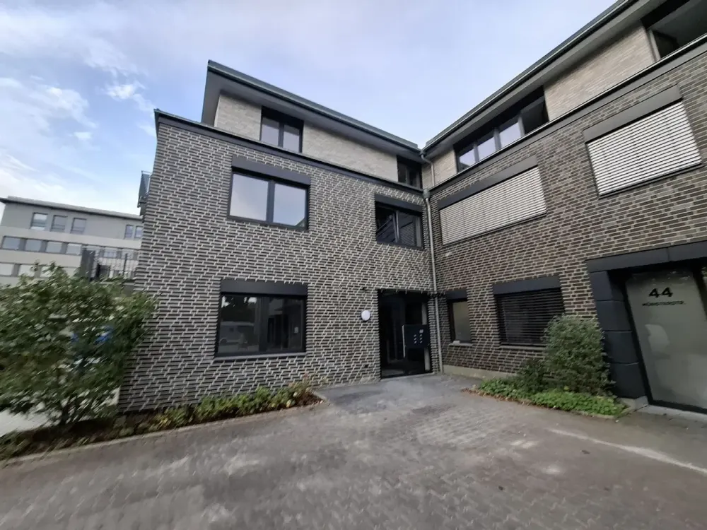 Erstbezug: Großzügige 3-Zimmer-Penthouse-Wohnung mit Balkon und Klimaanlage
