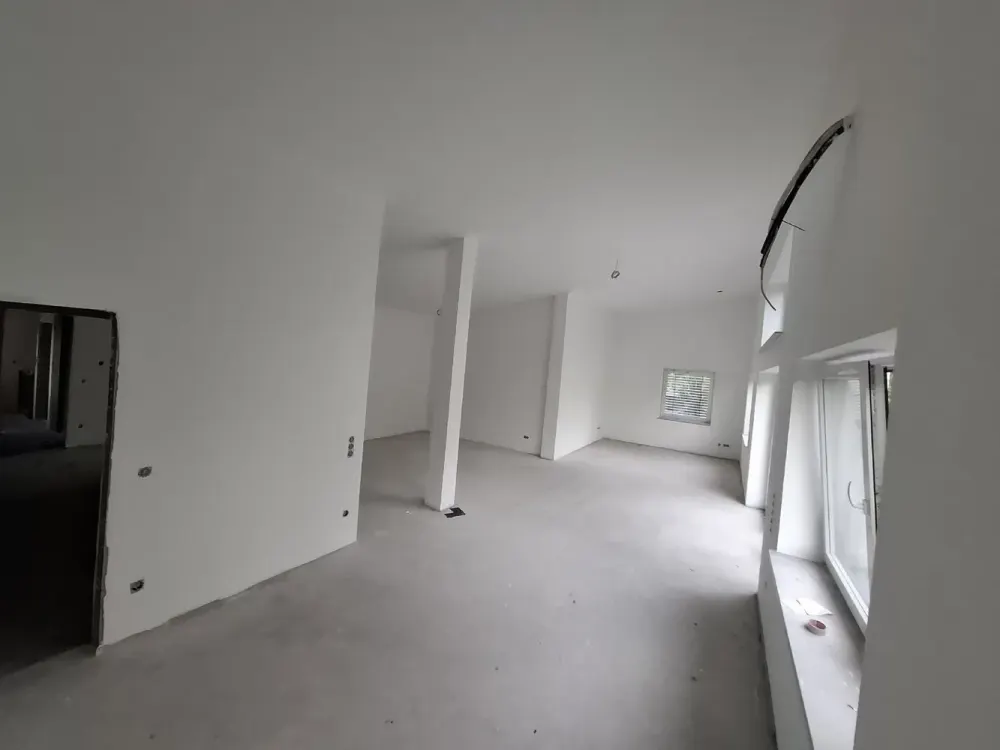 Erstbezug: Großzügige 3-Zimmer-Penthouse-Wohnung mit Balkon und Klimaanlage