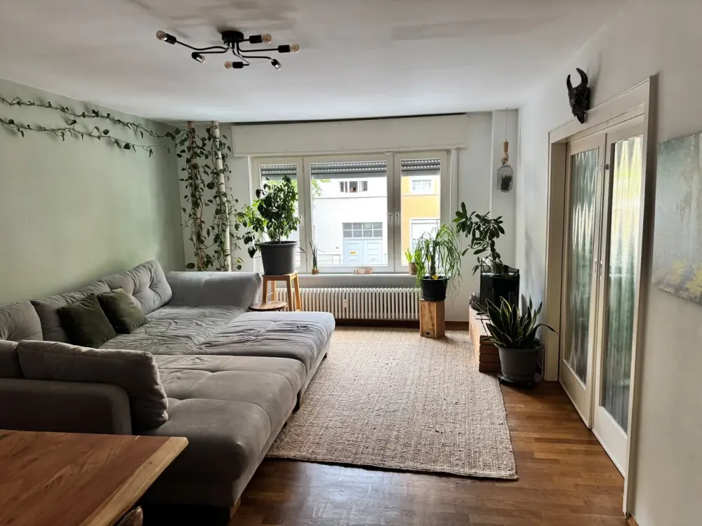 Helle 4 Zimmerwohnung mit Balkon und Einbauküche