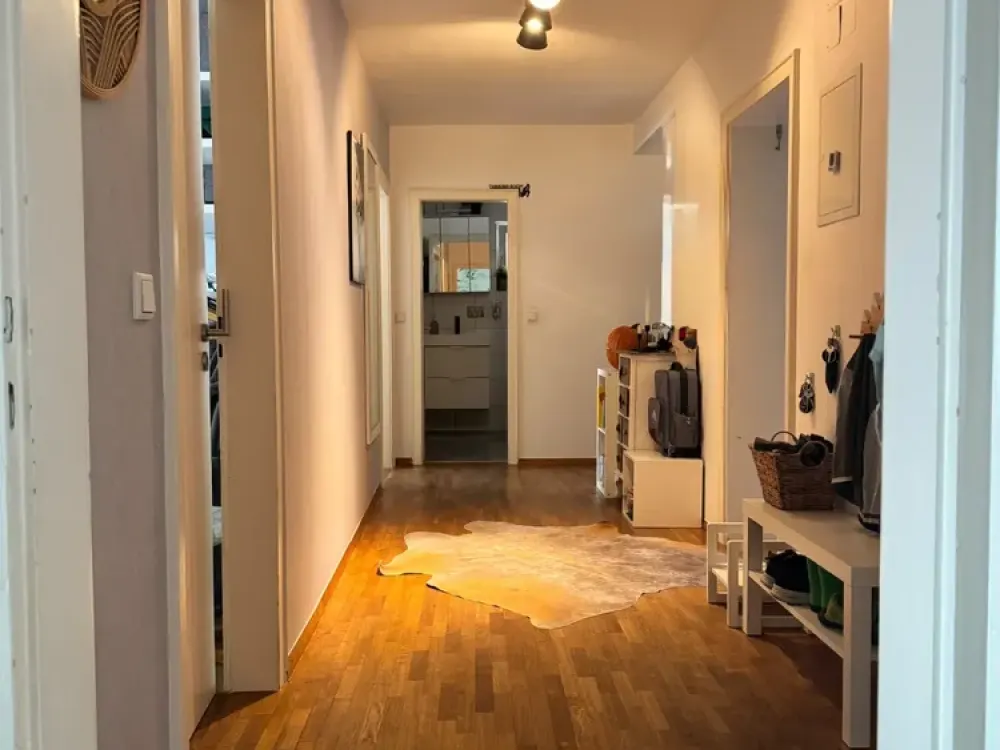 Helle 4 Zimmerwohnung mit Balkon und Einbauküche