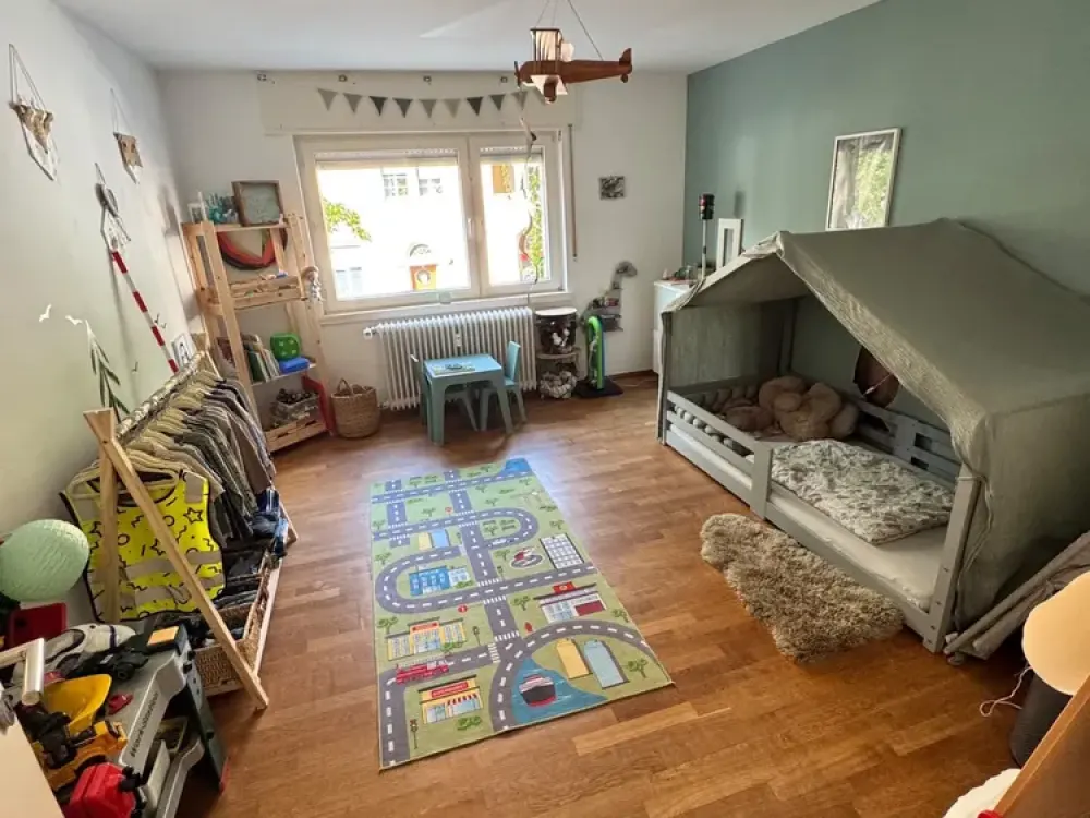 Helle 4 Zimmerwohnung mit Balkon und Einbauküche